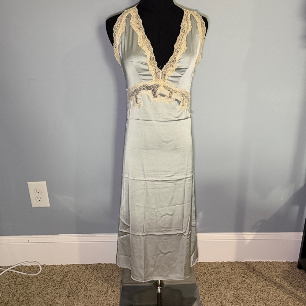 1950s Lace Backless V Neck Satin Sleepwear Dress